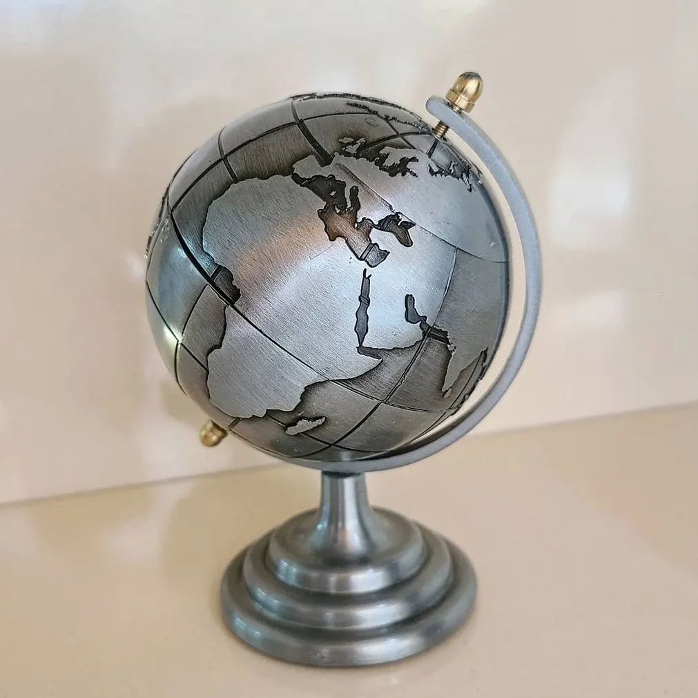 Globe Metal Model